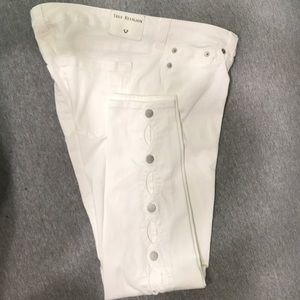 Never worn True Religion women’s white jeans